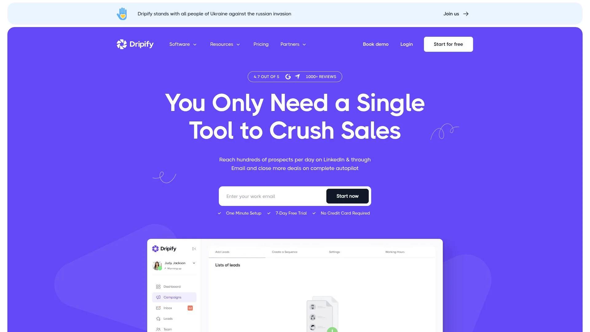 Page d'accueil de Dripify avec texte principal sur la réussite des ventes en utilisant un seul outil pour LinkedIn et l'e-mail avec une capture d'écran du tableau de bord.