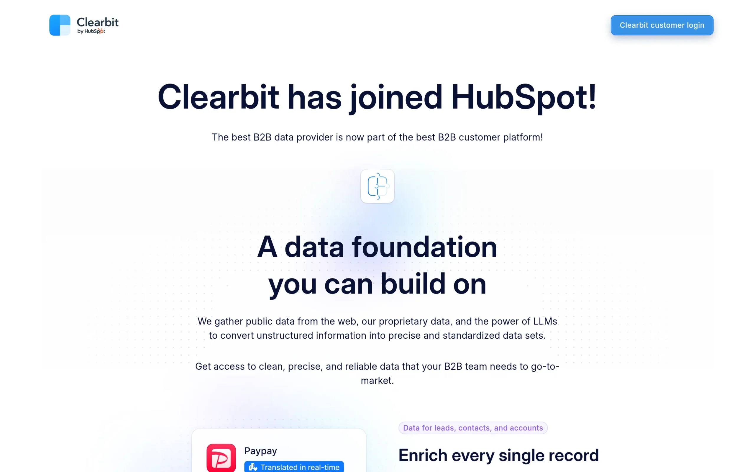 Interface de Clearbit montrant les fonctionnalités clés